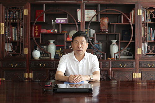 千赢国际木业董事长